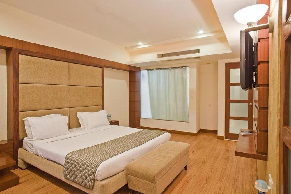 The Sky Imperial, Gandhinagar Hotel Bagian luar foto