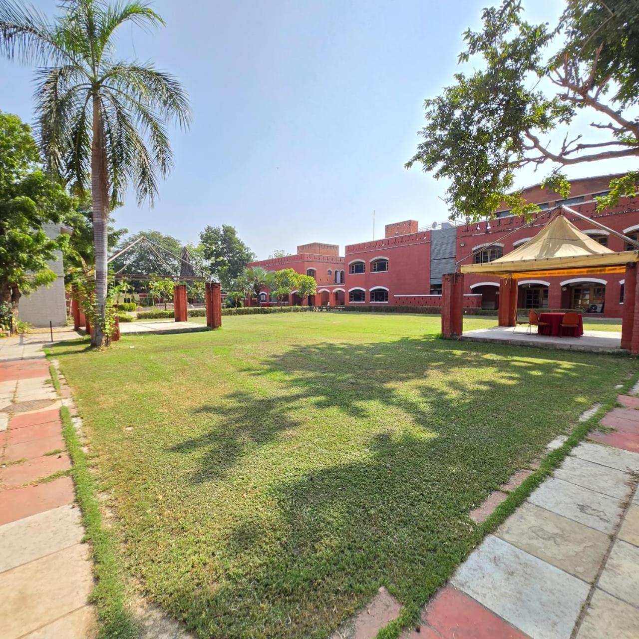 The Sky Imperial, Gandhinagar Hotel Bagian luar foto