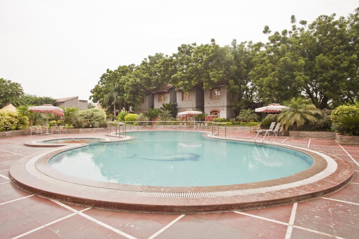 The Sky Imperial, Gandhinagar Hotel Bagian luar foto